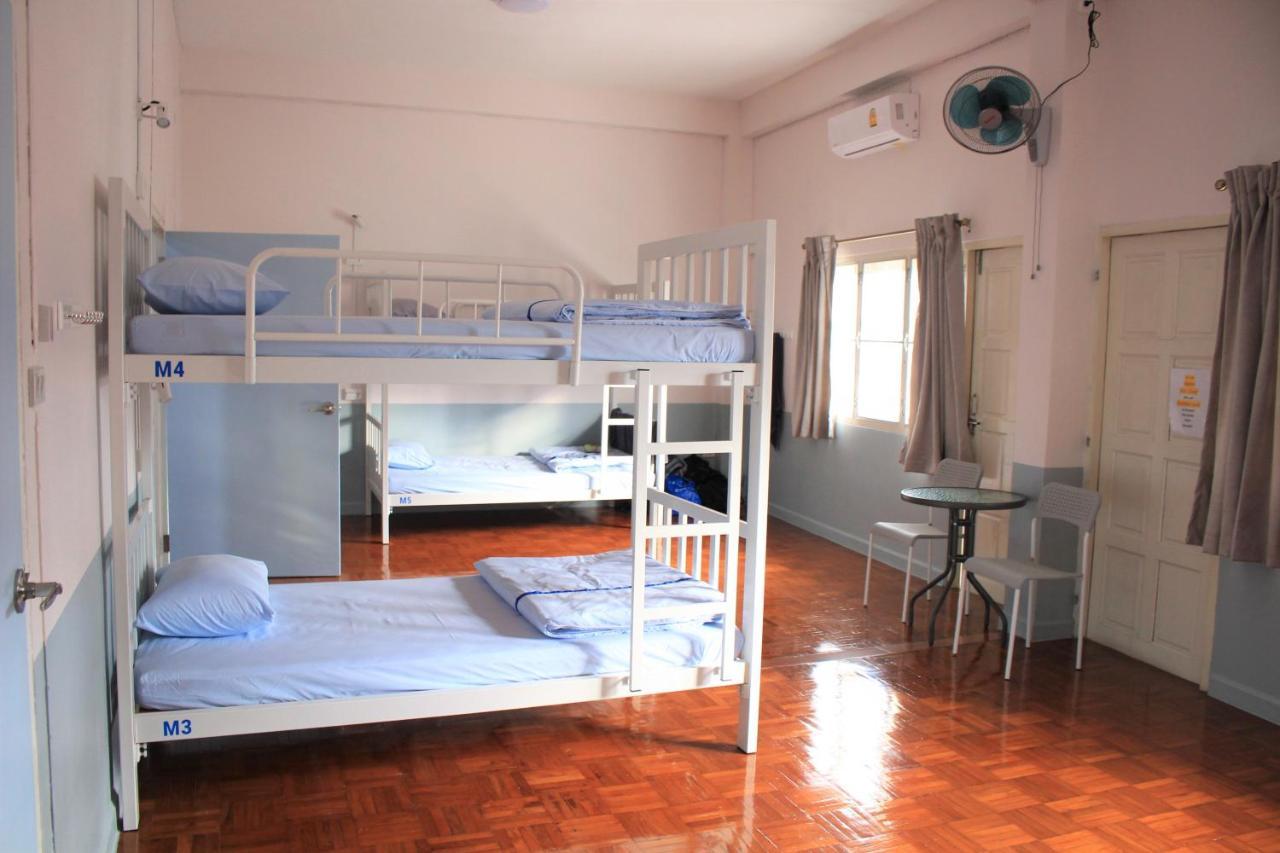 Sook Hostel (Adults Only) Chiang Mai Exteriör bild