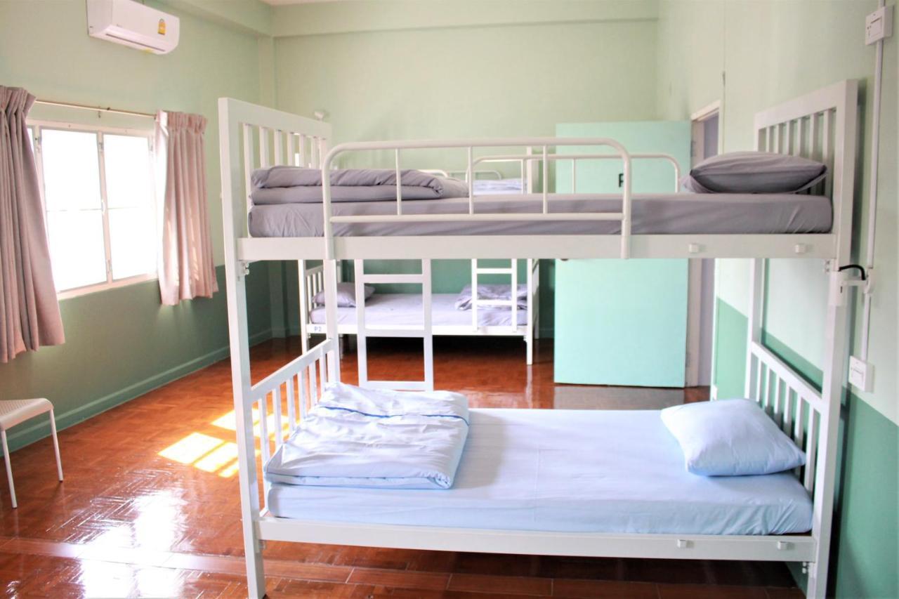 Sook Hostel (Adults Only) Chiang Mai Exteriör bild