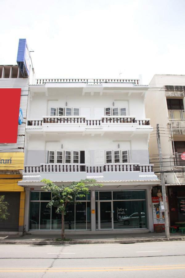 Sook Hostel (Adults Only) Chiang Mai Exteriör bild